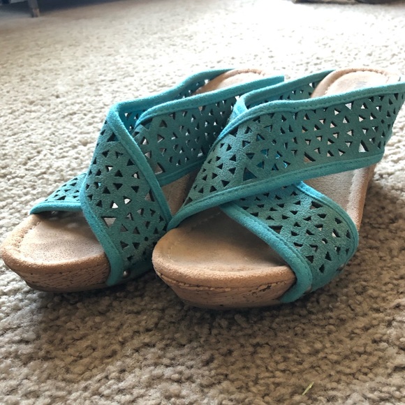 Minnetonka Turquoise Suede Strap Wedges - Picture 2 of 4